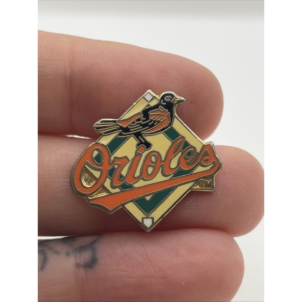 Vintage Baltimore Orioles Bird Mascot MLB Baseball Team Logo Lapel Hat Pin